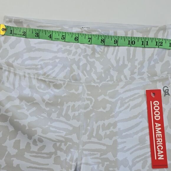 Good American NWT Essentials Leopard Foil Bike Shorts Women's size 3 - Large - Picture 10 of 12